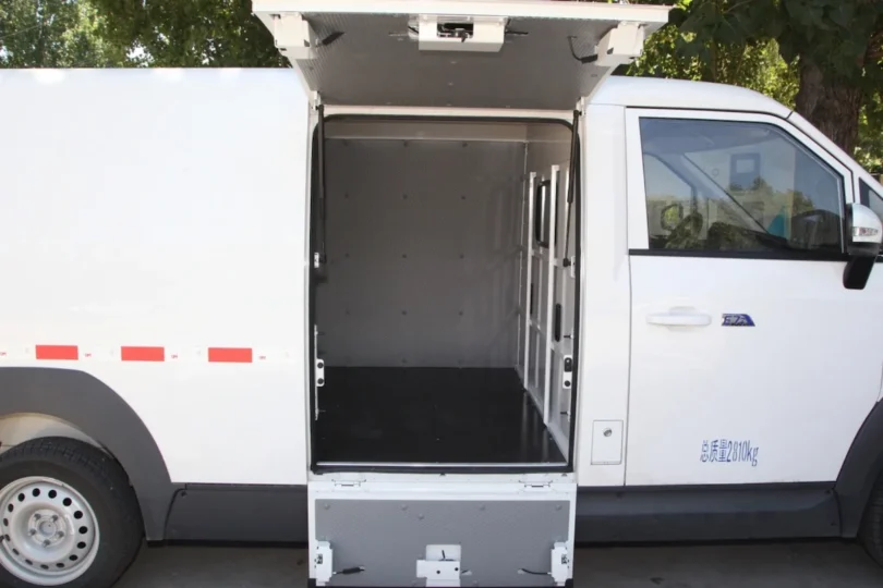 Електромобіль Foton E7 - фото thumbnail 1