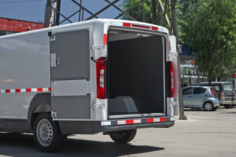 Електромобіль Foton E7 - фото thumbnail 1