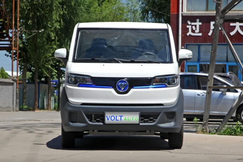 Електромобіль Foton E7 - фото thumbnail 1