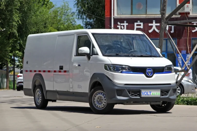 Електромобіль Foton E7 - фото thumbnail 1