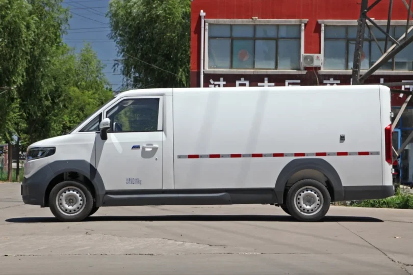 Електромобіль Foton E7 - фото thumbnail 1