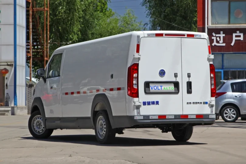 Електромобіль Foton E7 - фото thumbnail 1