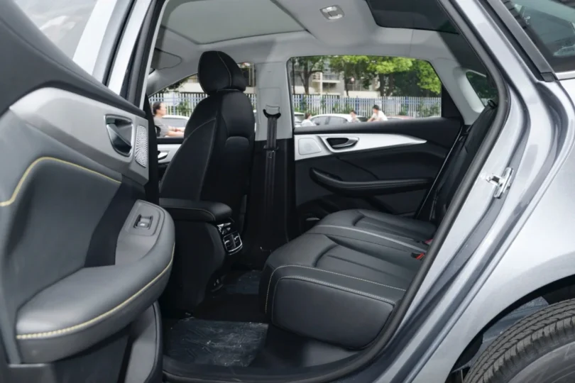 Електромобіль Roewe i6 Max - фото thumbnail 1