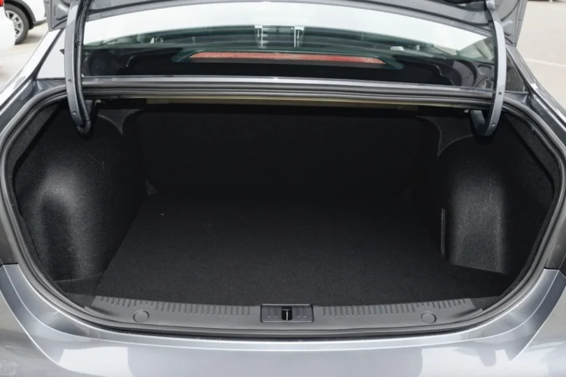 Електромобіль Roewe i6 Max - фото thumbnail 1