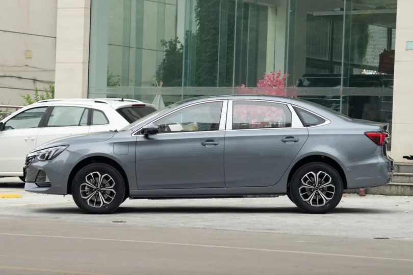 Електромобіль Roewe i6 Max - фото thumbnail 1