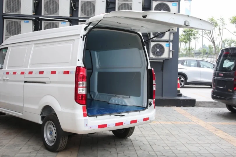 Електромобіль SRM X30L EV Електромобіль SRM X30L EV - фото thumbnail 1