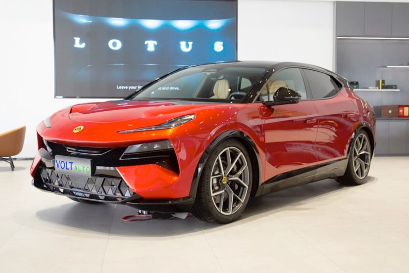 Електромобіль Lotus Eletre - фото thumbnail 1