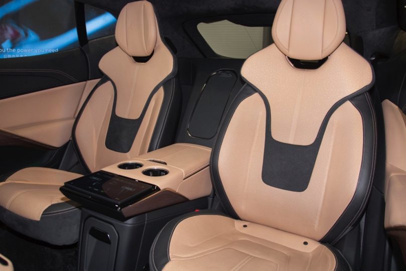 Електромобіль Lotus Eletre - фото thumbnail 1