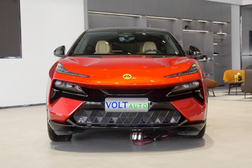 Електромобіль Lotus Eletre - фото thumbnail 1