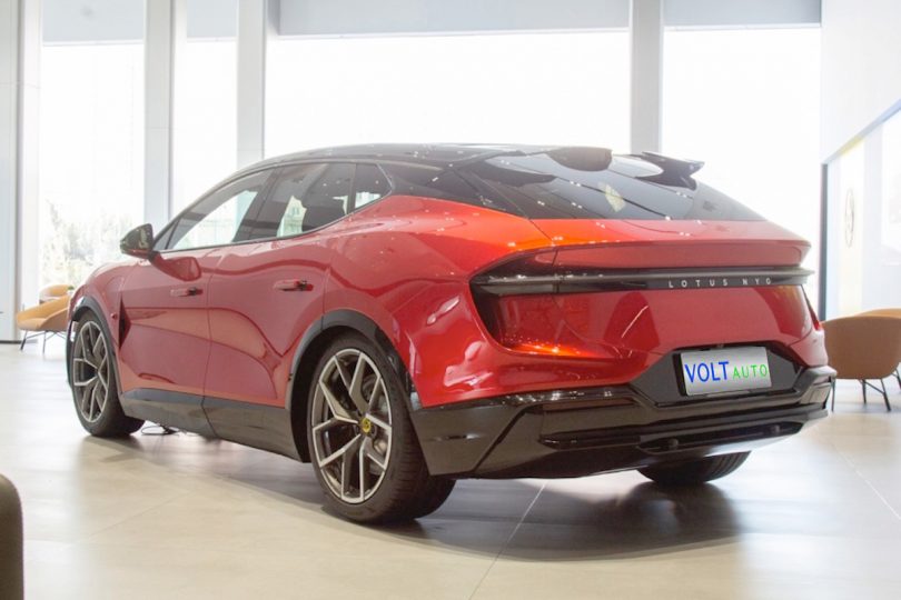 Електромобіль Lotus Eletre - фото thumbnail 1