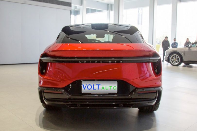 Електромобіль Lotus Eletre - фото thumbnail 1