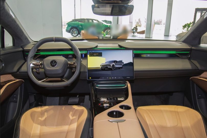 Електромобіль Lotus Eletre - фото thumbnail 1