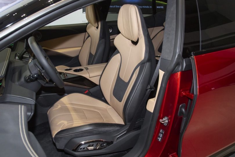 Електромобіль Lotus Eletre - фото thumbnail 1