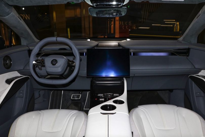 Електромобіль Lotus Eletre - фото thumbnail 1