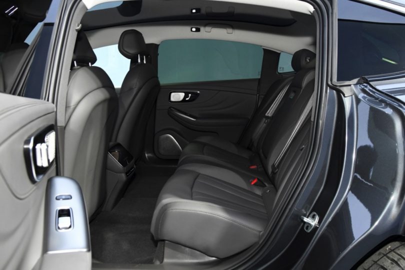 Електромобіль Rising F7 - фото thumbnail 1