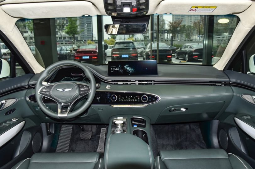 Електромобіль Genesis GV70 - фото thumbnail 1