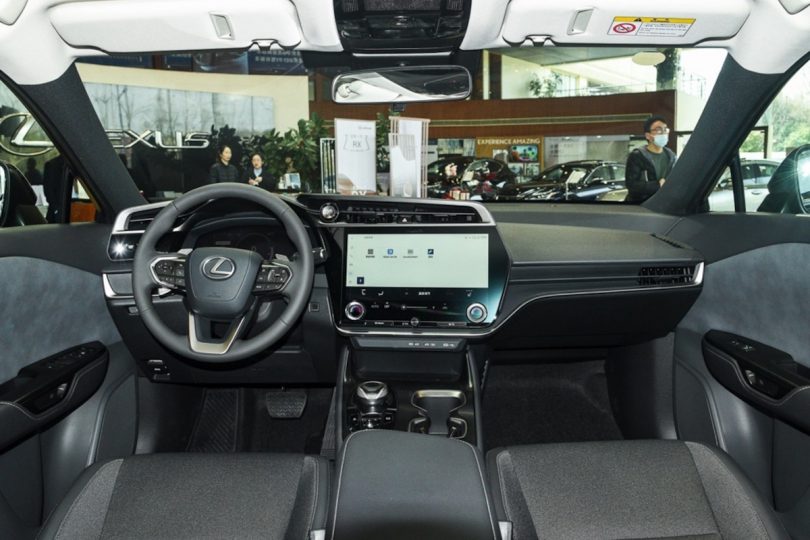 Електромобіль Lexus RZ - фото thumbnail 1