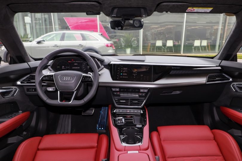 Електромобіль Audi RS GT - фото thumbnail 1