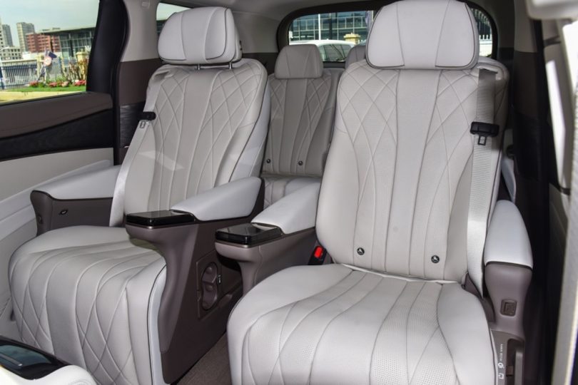 Електромобіль Denza D9 - фото thumbnail 1