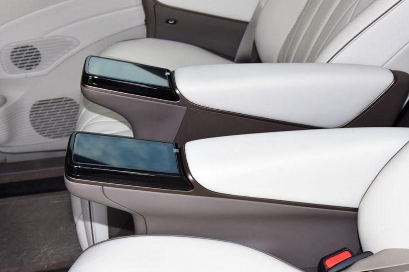 Електромобіль Denza D9 - фото thumbnail 1