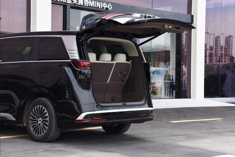 Електромобіль Denza D9 - фото thumbnail 1