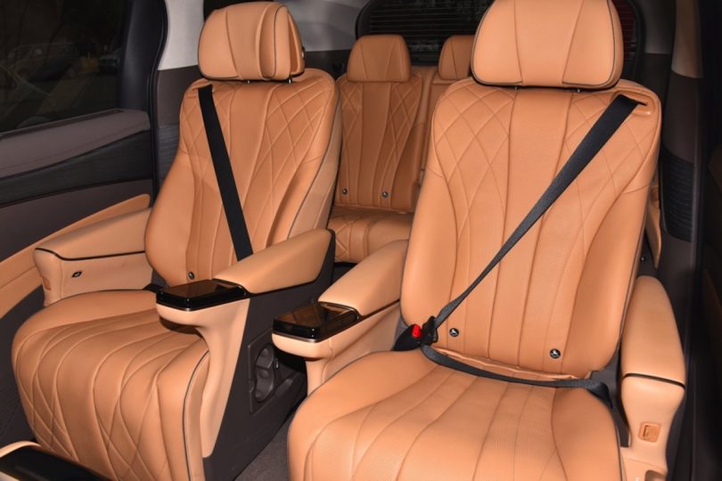 Електромобіль Denza D9 - фото thumbnail 1