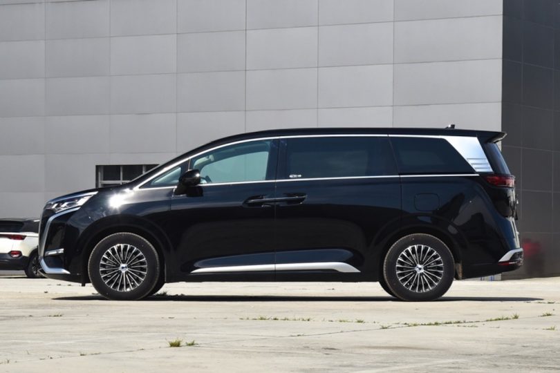 Електромобіль Denza D9 - фото thumbnail 1