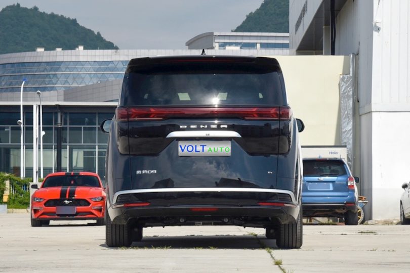 Електромобіль Denza D9 - фото thumbnail 1