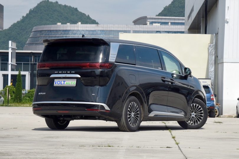 Електромобіль Denza D9 - фото thumbnail 1