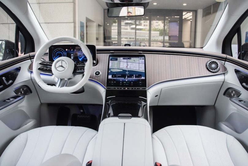 Електромобіль Mercedes EQE SUV - фото thumbnail 1