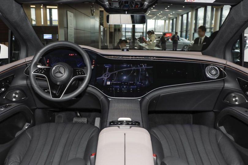 Електромобіль Mercedes EQS SUV - фото thumbnail 1