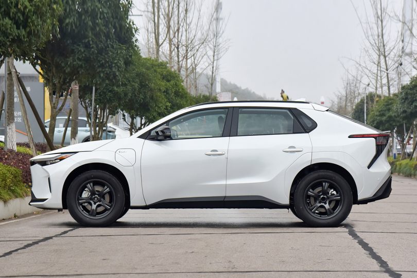 Електромобіль Toyota GAC 4X - фото thumbnail 1