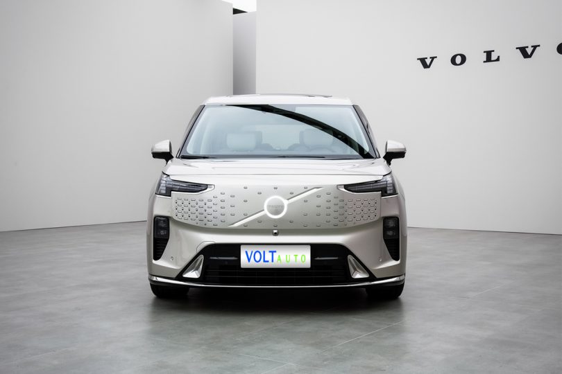 Електромобіль Volvo EM90 Електромобіль Volvo EM90 - фото thumbnail 1