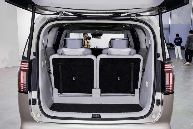 Електромобіль Volvo EM90 Електромобіль Volvo EM90 - фото thumbnail 1