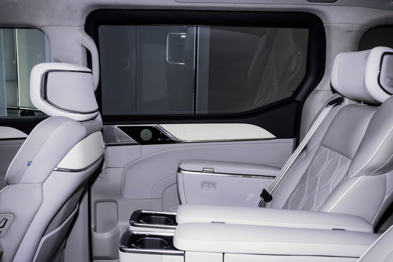 Електромобіль Volvo EM90 Електромобіль Volvo EM90 - фото thumbnail 1