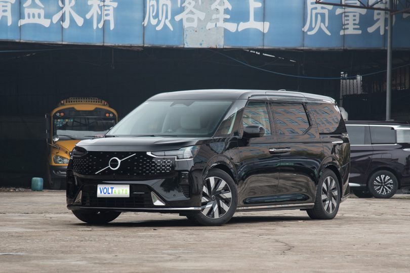 Електромобіль Volvo EM90 Електромобіль Volvo EM90 - фото thumbnail 1