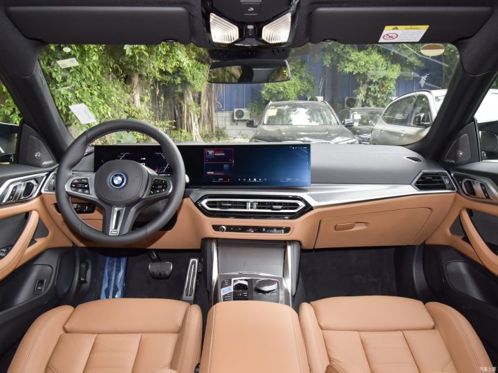 Електромобіль BMW i4 Електромобіль BMW i4 - фото thumbnail 1