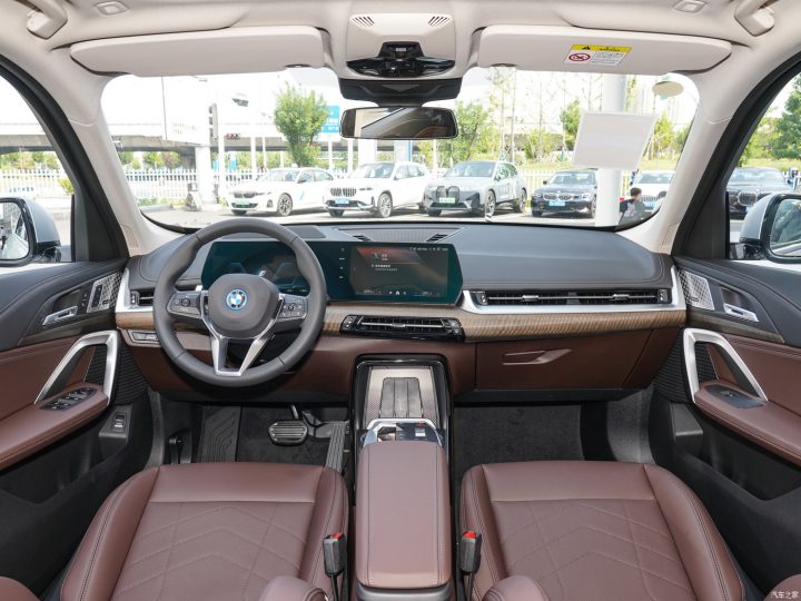 Електромобіль BMW iX1 - фото thumbnail 1